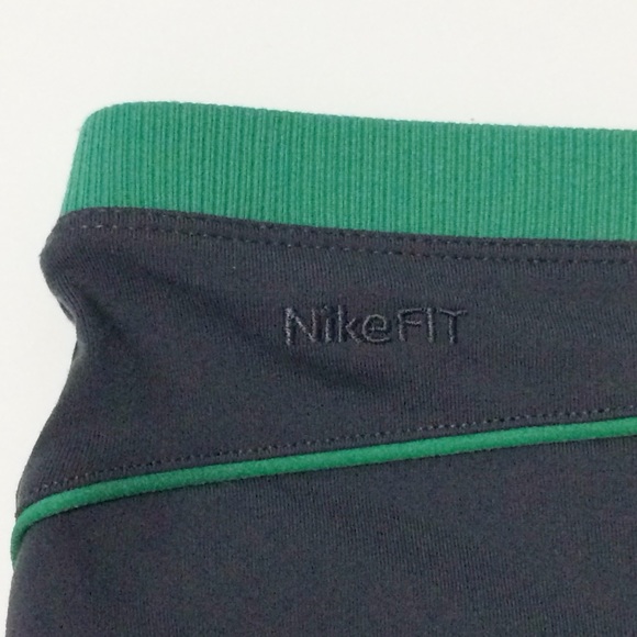 NIKE Fit-Dry Capri Leggings | Grey | Size Medium - Picture 5 of 12